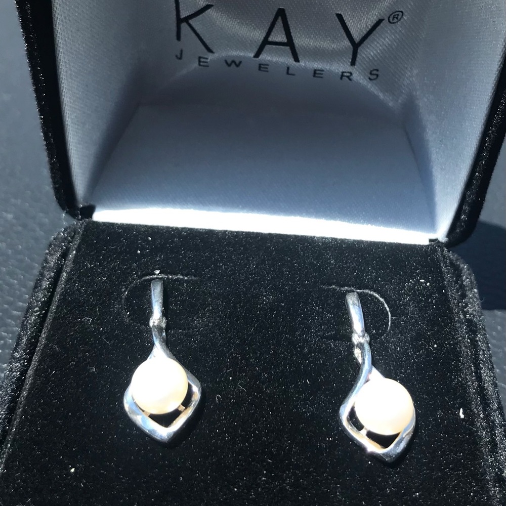 New Never worn pearl, set in sterling silver earring set